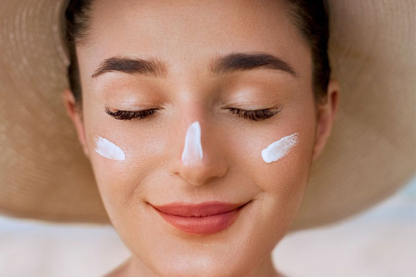 کرم ضد آفتاب چگونه از پوست محافظت می‌کند؟