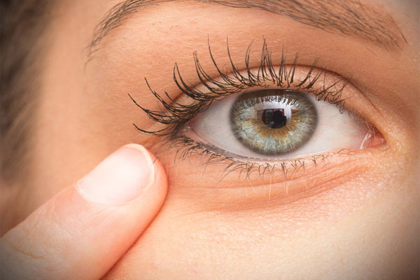 چرا باید از پوست دو چشم محافظت کنیم؟